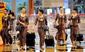 art-Singapore-Airlines-Flight-Attendants-420x0